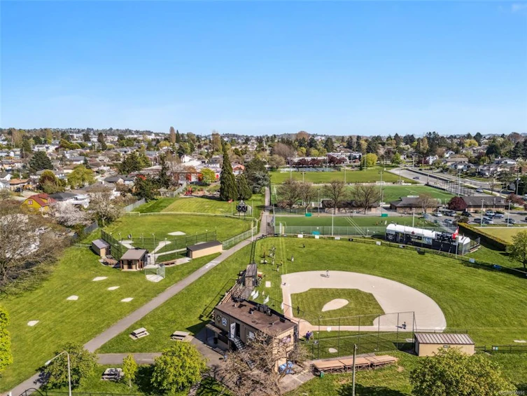 356 W Burnside Road, Saanich, BC, V8Z 1M1 - 27