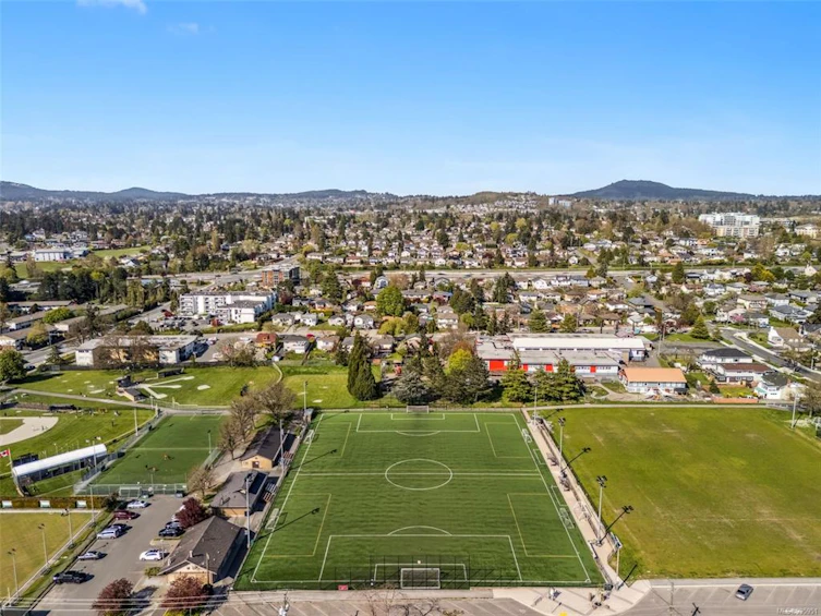 356 W Burnside Road, Saanich, BC, V8Z 1M1 - 28