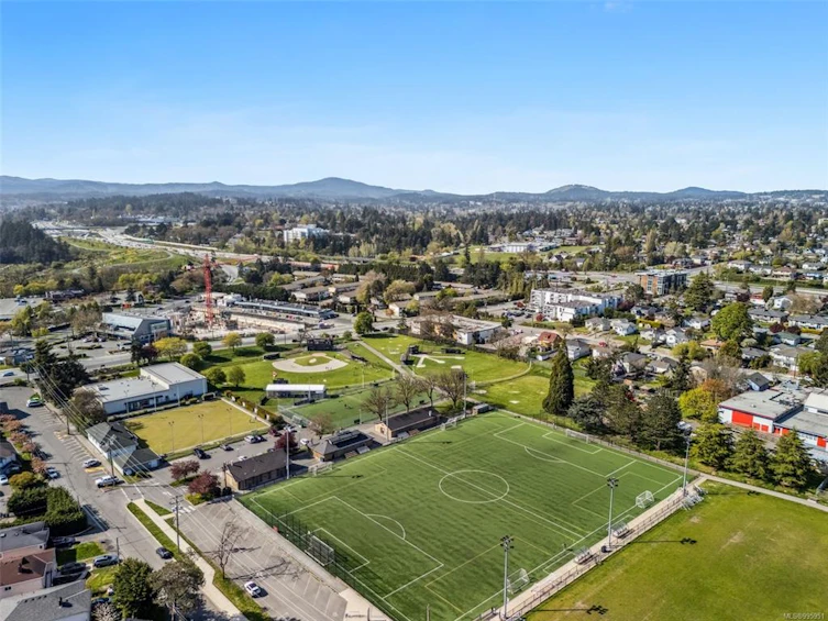 356 W Burnside Road, Saanich, BC, V8Z 1M1 - 31