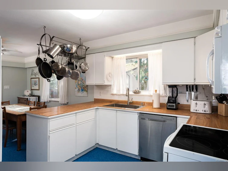 1925 Hovey Road, Central Saanich, BC, V8M 1V8 - 13