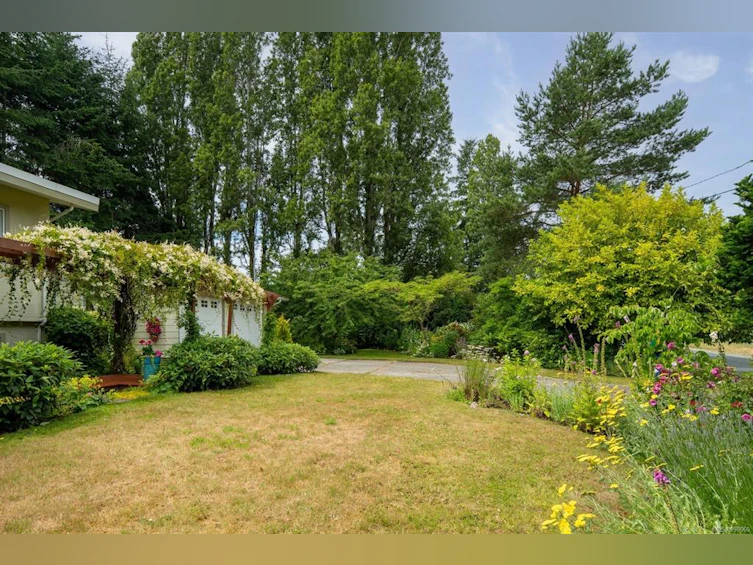 1925 Hovey Road, Central Saanich, BC, V8M 1V8 - 40
