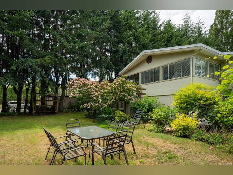 1925 Hovey Road, Central Saanich, BC, V8M 1V8 - 38