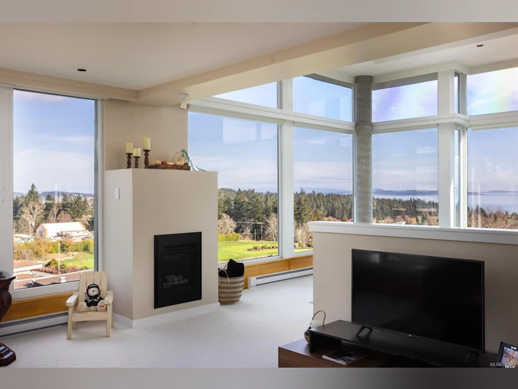 604-5350 Sayward Hill Crescent, Saanich, BC, V8Y 3H9 - 5