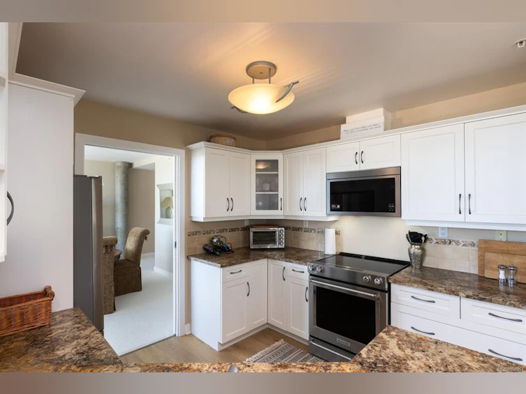 604-5350 Sayward Hill Crescent, Saanich, BC, V8Y 3H9 - 12