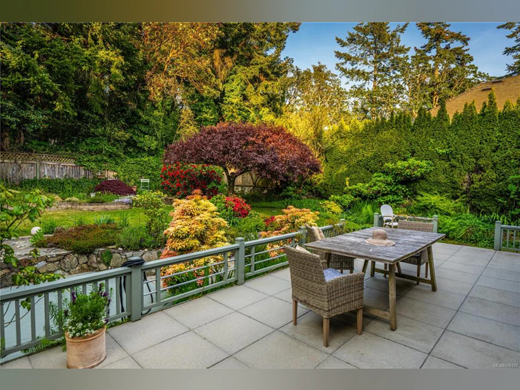 2944 Tudor Avenue, Saanich, BC, V8N 1M1 - 38