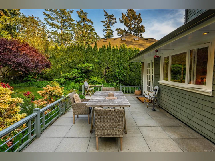 2944 Tudor Avenue, Saanich, BC, V8N 1M1 - 41