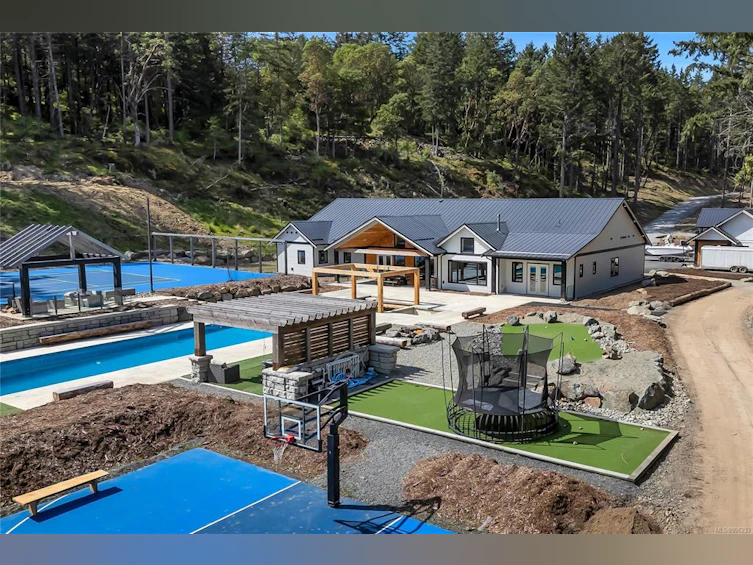 6707 Willis Point Road, Central Saanich, BC, V9E 2A2 - 6