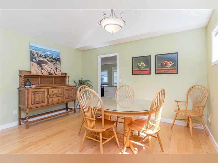 428 W First Avenue, Qualicum Beach, BC, V9K 1J8 - 4