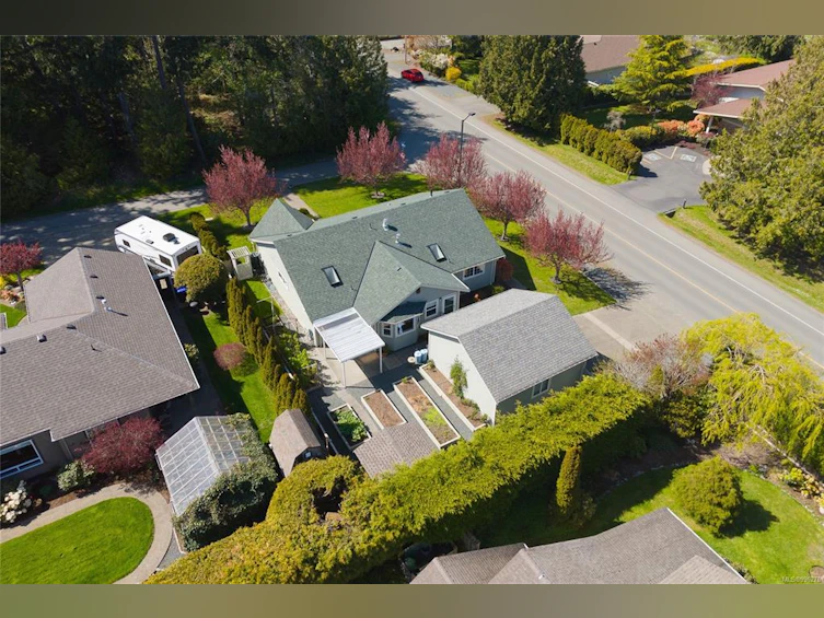 428 W First Avenue, Qualicum Beach, BC, V9K 1J8 - 9