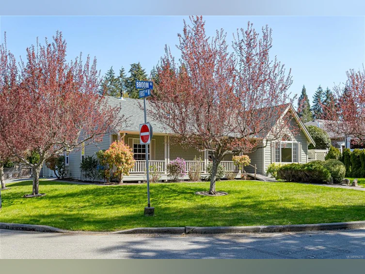 428 W First Avenue, Qualicum Beach, BC, V9K 1J8 - 12