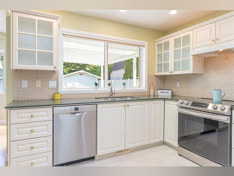 428 W First Avenue, Qualicum Beach, BC, V9K 1J8 - 19