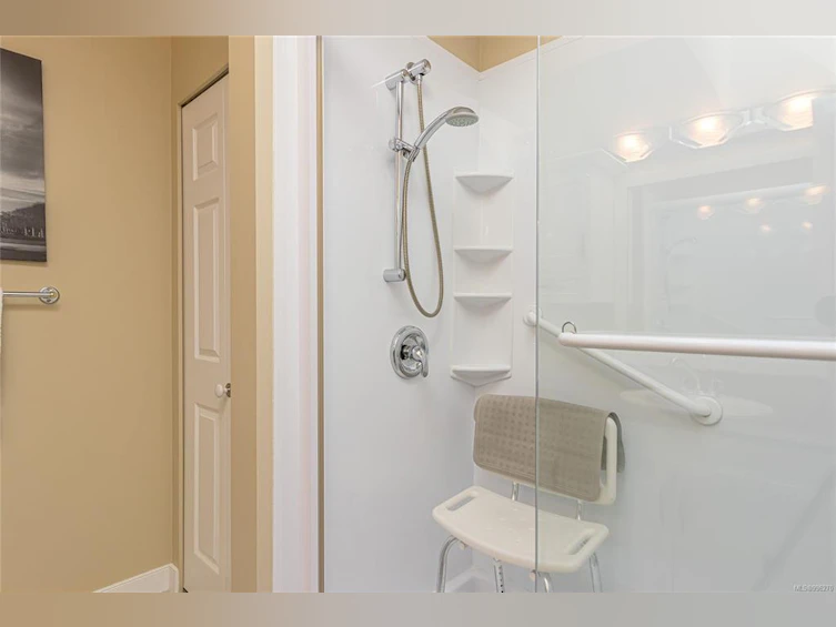428 W First Avenue, Qualicum Beach, BC, V9K 1J8 - 25