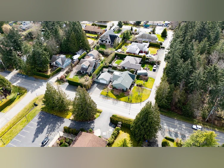 428 W First Avenue, Qualicum Beach, BC, V9K 1J8 - 43