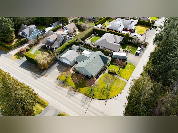 428 W First Avenue, Qualicum Beach, BC, V9K 1J8 - 44