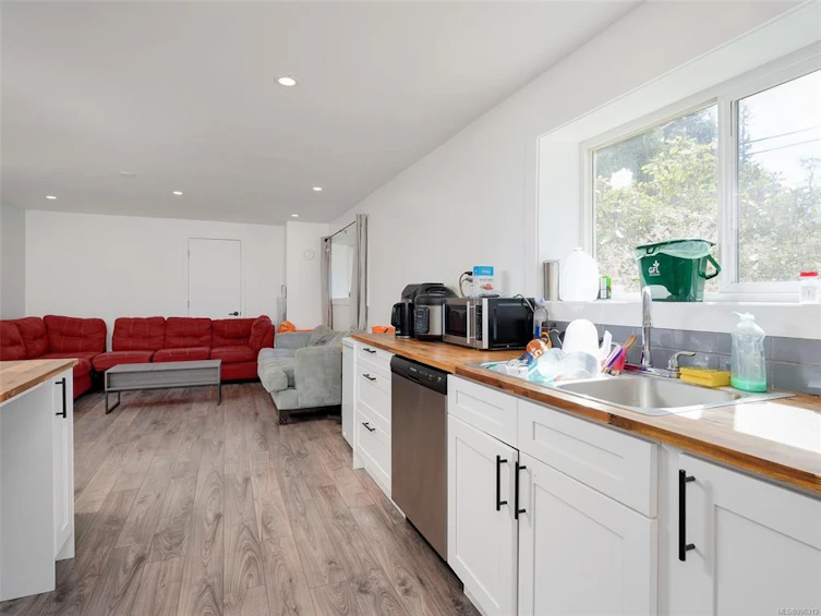 520 Treanor Avenue, Langford, BC, V9B 3H1 - 16