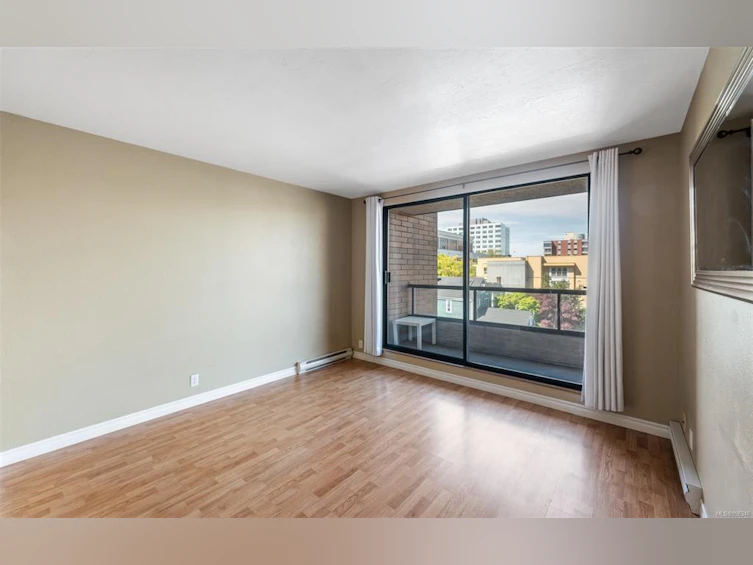 404-1630 Quadra Street, Victoria, BC, V8W 3J5 - 3