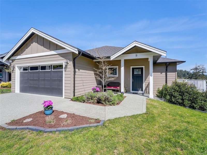 9 Pitt Place, View Royal BC
