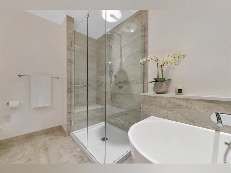 501-5388 Hill Rise Terrace, Saanich, BC, V8Y 3K3 - 32