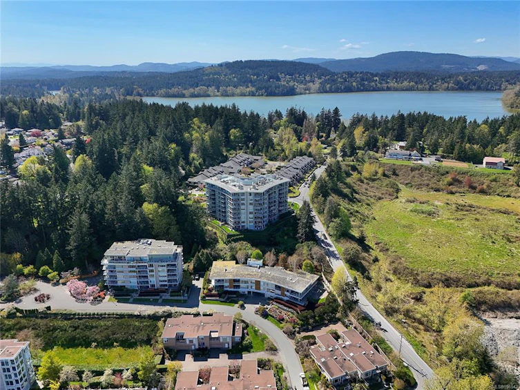 501-5388 Hill Rise Terrace, Saanich, BC, V8Y 3K3 - 56