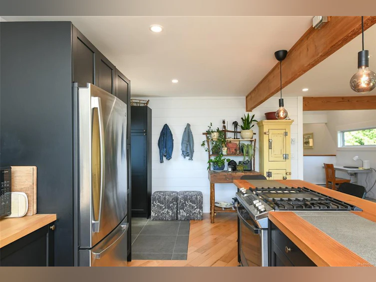 5693 S Island Highway, Union Bay, BC, V0R 3B0 - 12