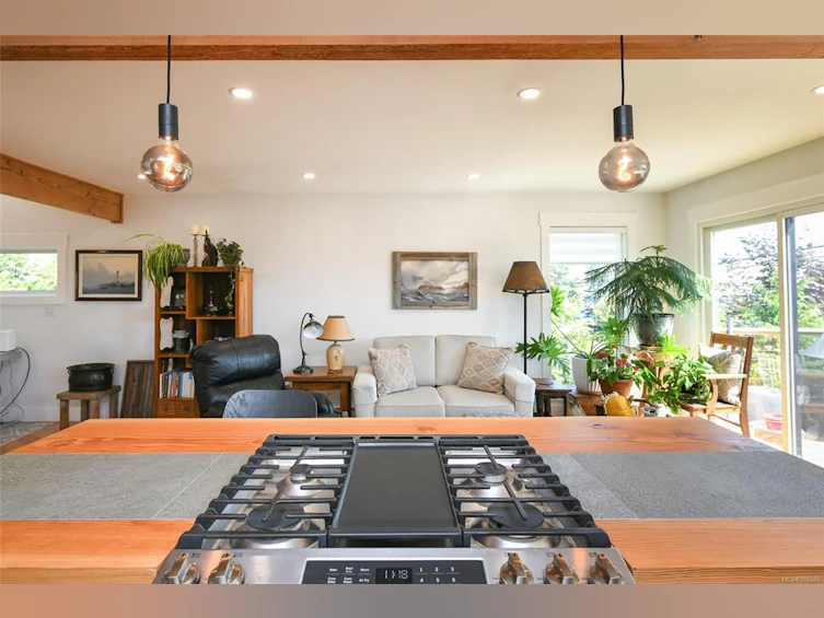 5693 S Island Highway, Union Bay, BC, V0R 3B0 - 11