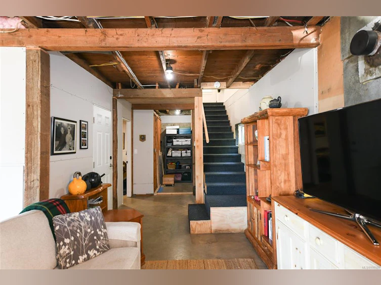 5693 S Island Highway, Union Bay, BC, V0R 3B0 - 33