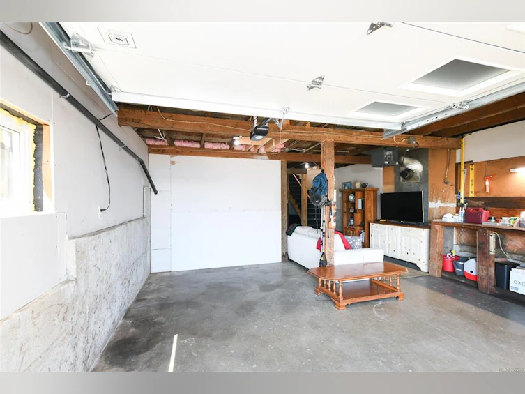 5693 S Island Highway, Union Bay, BC, V0R 3B0 - 35