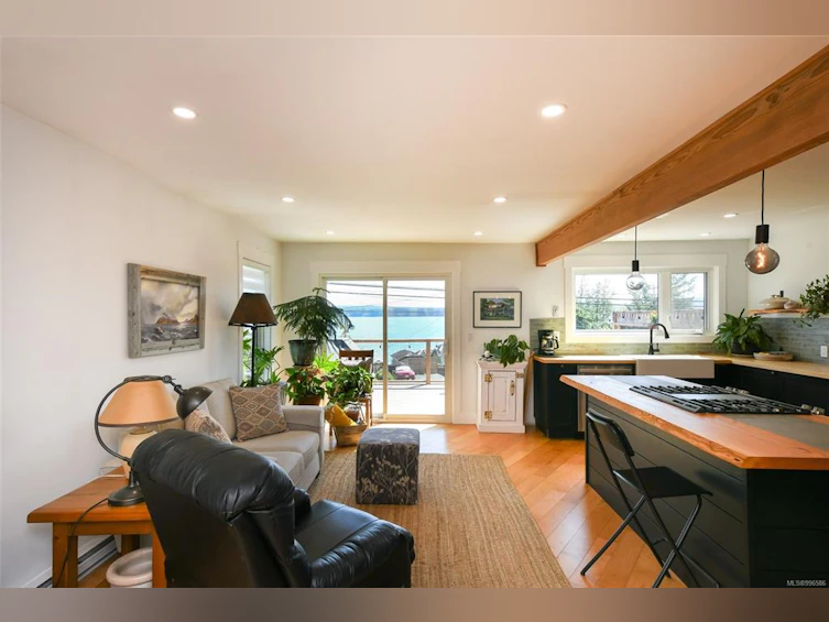 5693 S Island Highway, Union Bay, BC, V0R 3B0 - 10