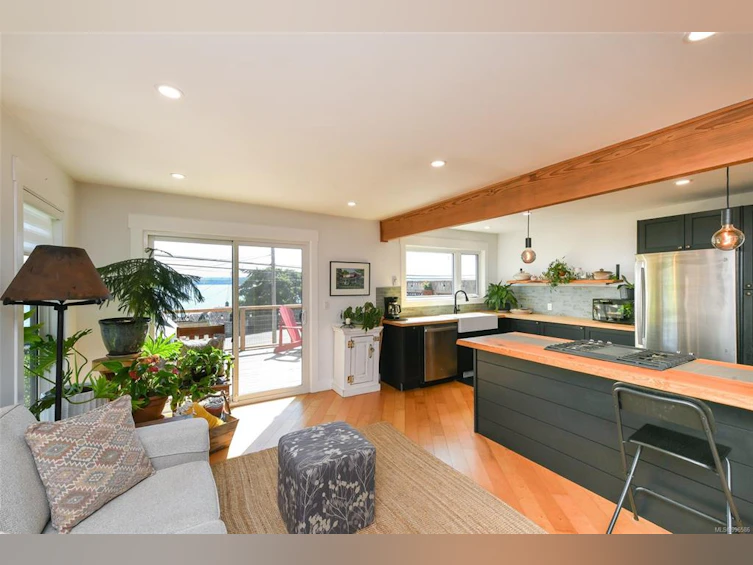 5693 S Island Highway, Union Bay, BC, V0R 3B0 - 9