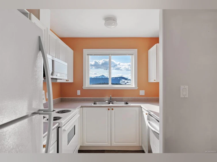 402-1340 Henry Road, Courtenay, BC, V9J 1L0 - 4