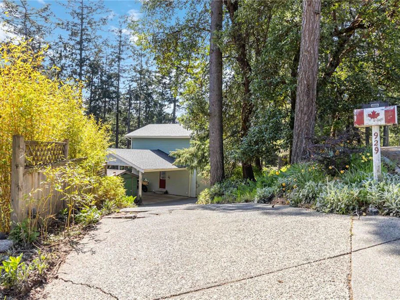929 Gade Road, Langford BC V9B 4Z6