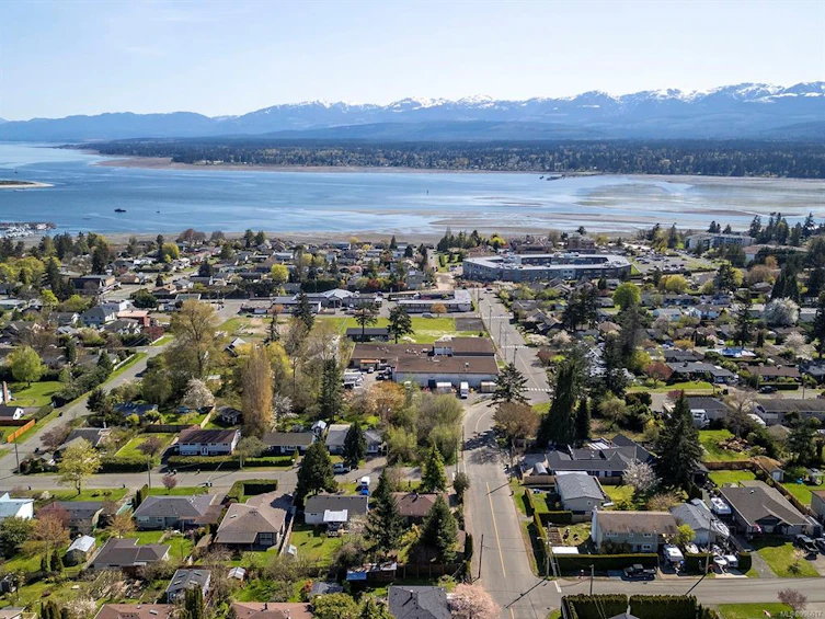 2094 Cooke Avenue, Comox, BC, V9M 1Y6 - 18