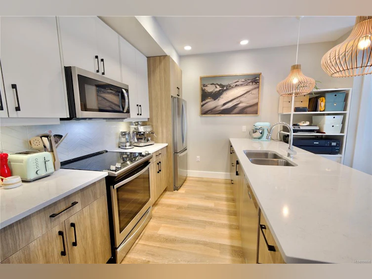 201-700 Yew Wood Road, Tofino, BC, V0R 2Z0 - 5