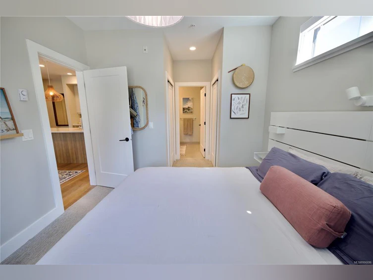 201-700 Yew Wood Road, Tofino, BC, V0R 2Z0 - 11