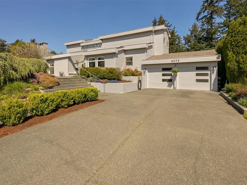 4272 Houlihan Place, Saanich BC V8N 3T1