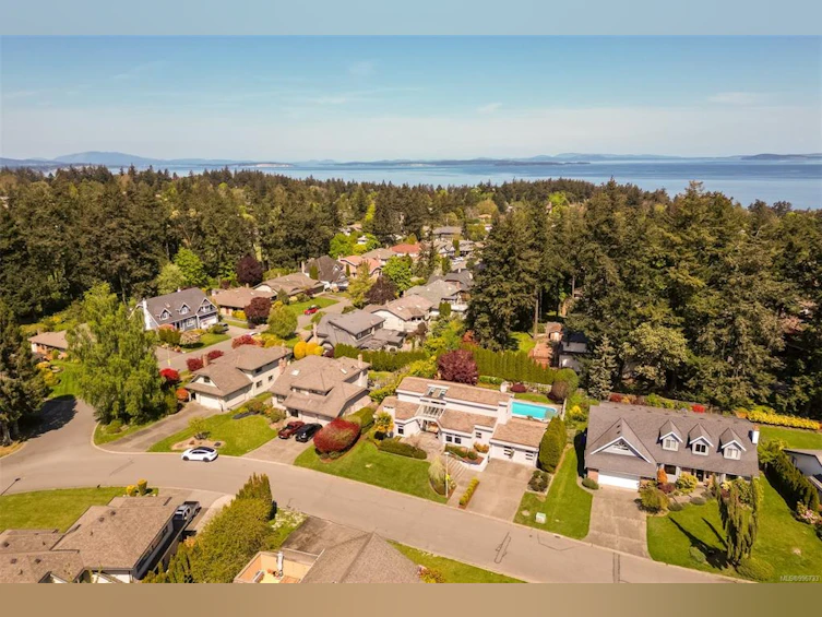 4272 Houlihan Place, Saanich, BC, V8N 3T1 - 3