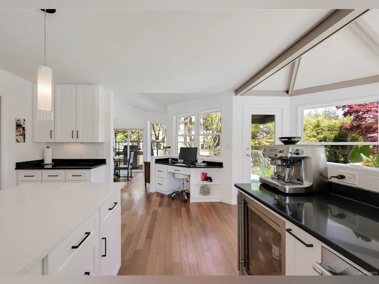 4272 Houlihan Place, Saanich, BC, V8N 3T1 - 5