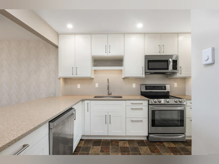 2-9901 Third Street, Sidney, BC, V8L 3B1 - 5
