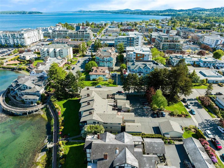 2-9901 Third Street, Sidney, BC, V8L 3B1 - 37