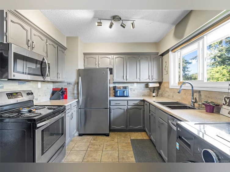 15-1630 Crescent View Drive, Nanaimo, BC, V9S 2N5 - 3