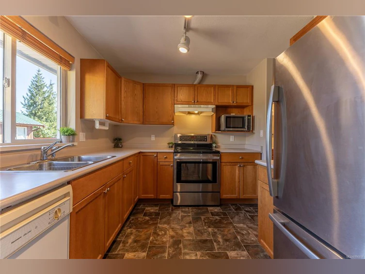 1074 Springbok Road, Campbell River, BC, V9W 7K7 - 4