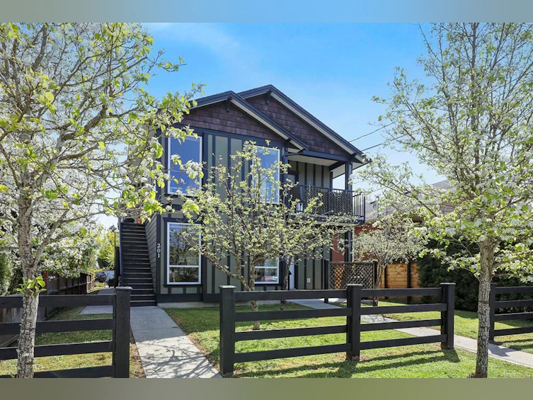 768 8th Street, Courtenay, BC, V9N 1N7
