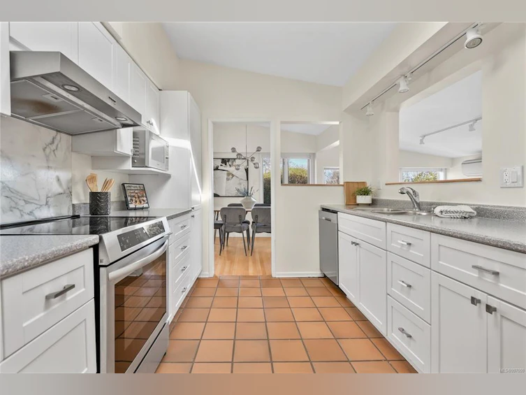 1262 Roslyn Road, Oak Bay, BC, V8S 4R6 - 10