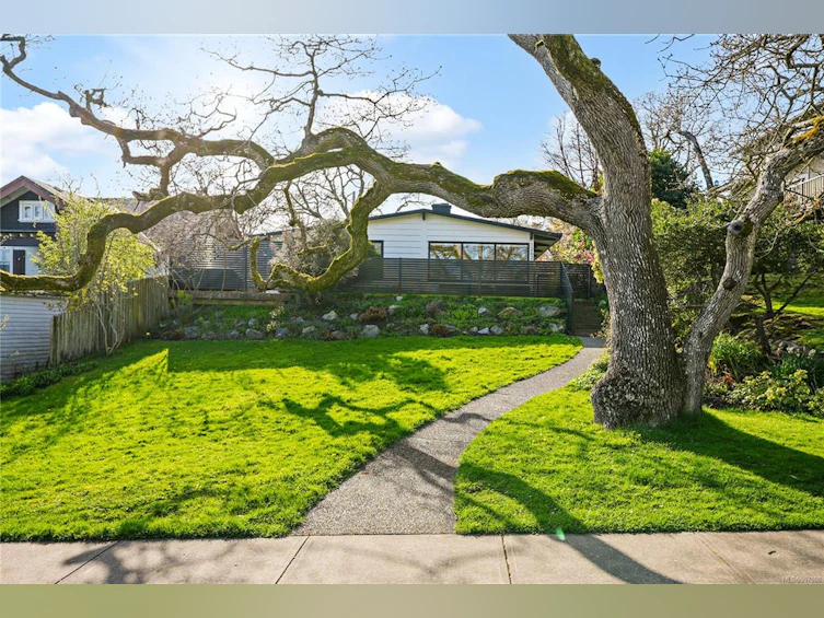 1262 Roslyn Road, Oak Bay, BC, V8S 4R6 - 3