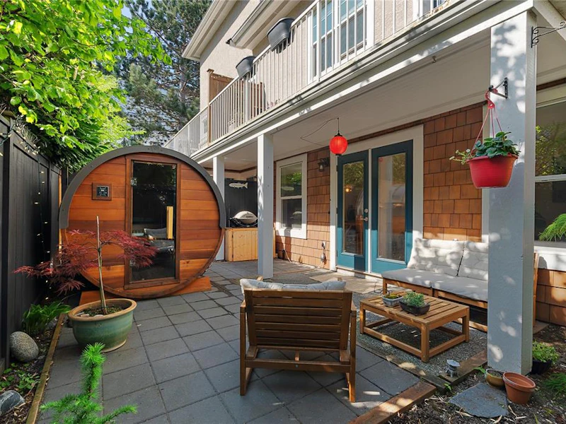 2 - 833 Princess Avenue, Victoria BC V8T 1K7