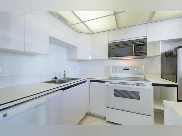 704-325 Maitland Street, Victoria, BC, V9A 7E9 - 11