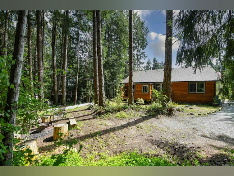 7895 Ships Point Road, Fanny Bay, BC, V0R 1W0 - 4