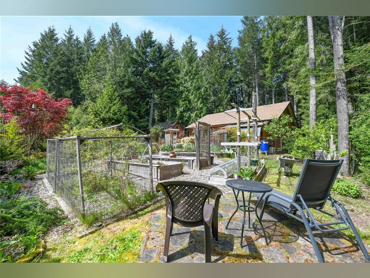 7895 Ships Point Road, Fanny Bay, BC, V0R 1W0 - 8