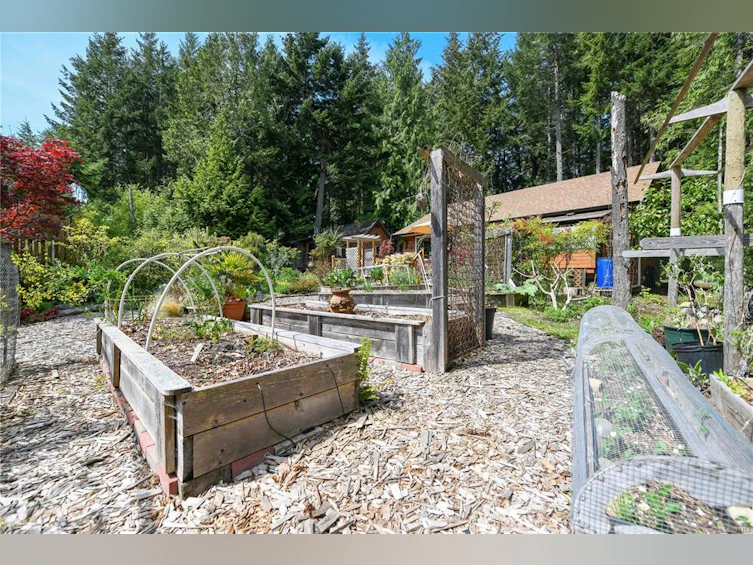 7895 Ships Point Road, Fanny Bay, BC, V0R 1W0 - 7