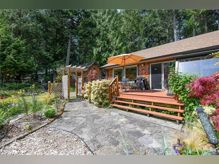 7895 Ships Point Road, Fanny Bay, BC, V0R 1W0 - 2